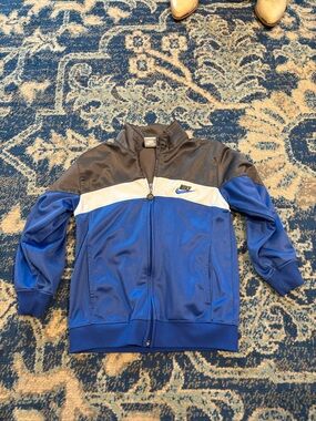 Boys Nike jacket 🧥 size 7